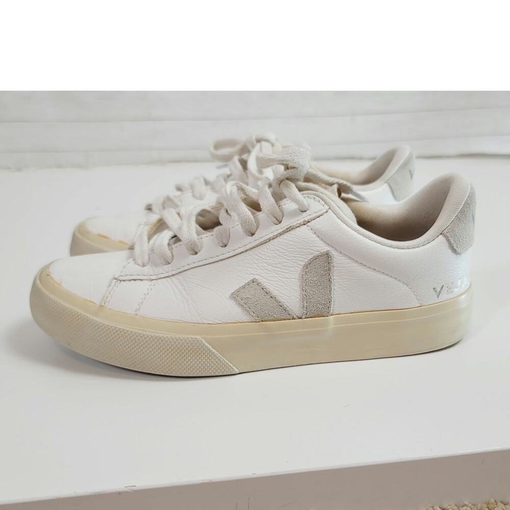 VEJAS CAMPO LEATHER SNEAKERS IN WHITE/GRAY, SZ 5